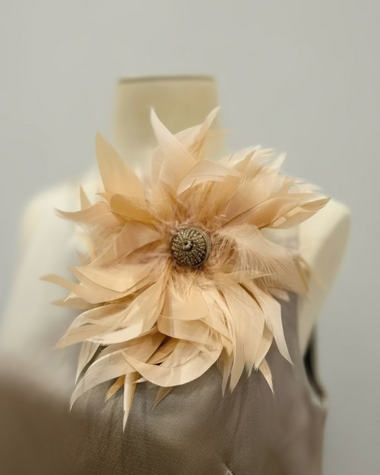 Spilla in piume vere/ bottone- rosa pallido mod 1