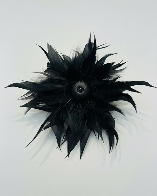 Spilla in piume vere/ bottone- nera-mod 3