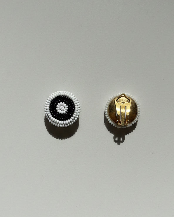 Orecchino vintage bicolore bianco e nero