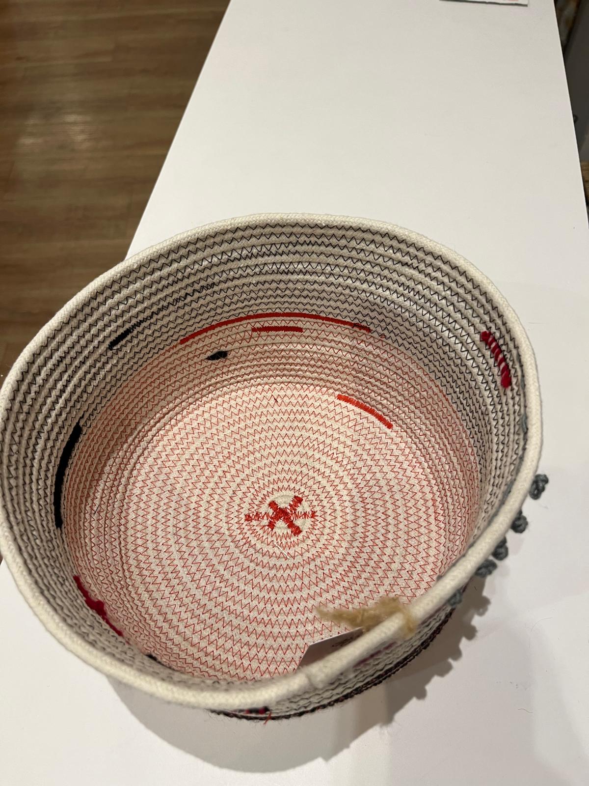 Rope basket with embroidery (medium)