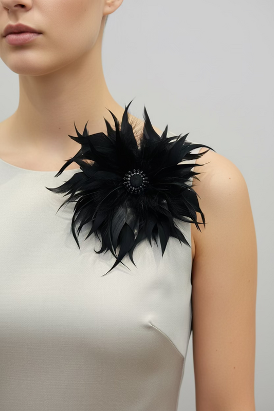 Spilla in piume vere/ bottone- nera-mod 2