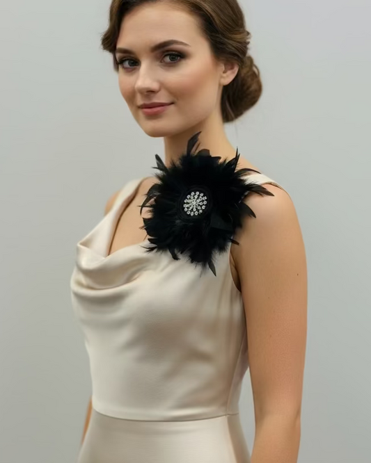 Spilla in piume vere/ bottone- nera-mod 1