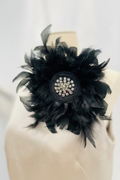 Spilla in piume vere/ bottone- nera-mod 1