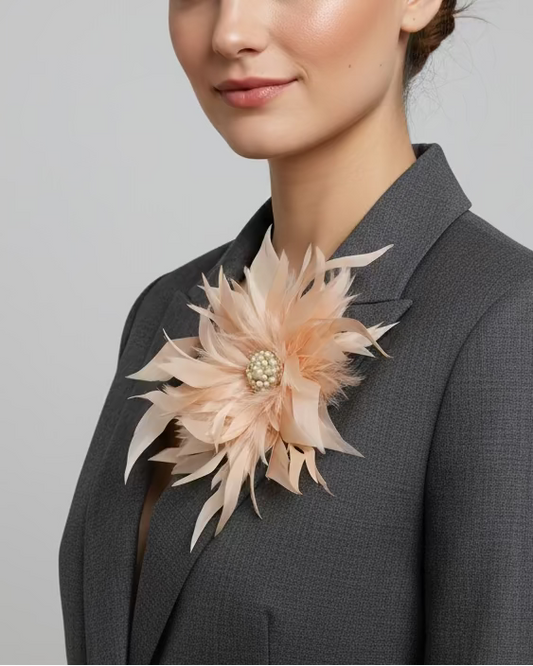 Spilla in piume vere/ bottone- rosa pallido mod 2
