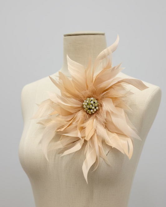 Spilla in piume vere/ bottone- rosa pallido mod 2