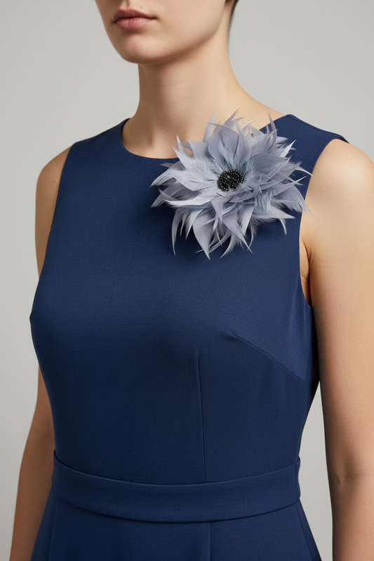 Spilla in piume vere/ bottone- azzurro/grigio