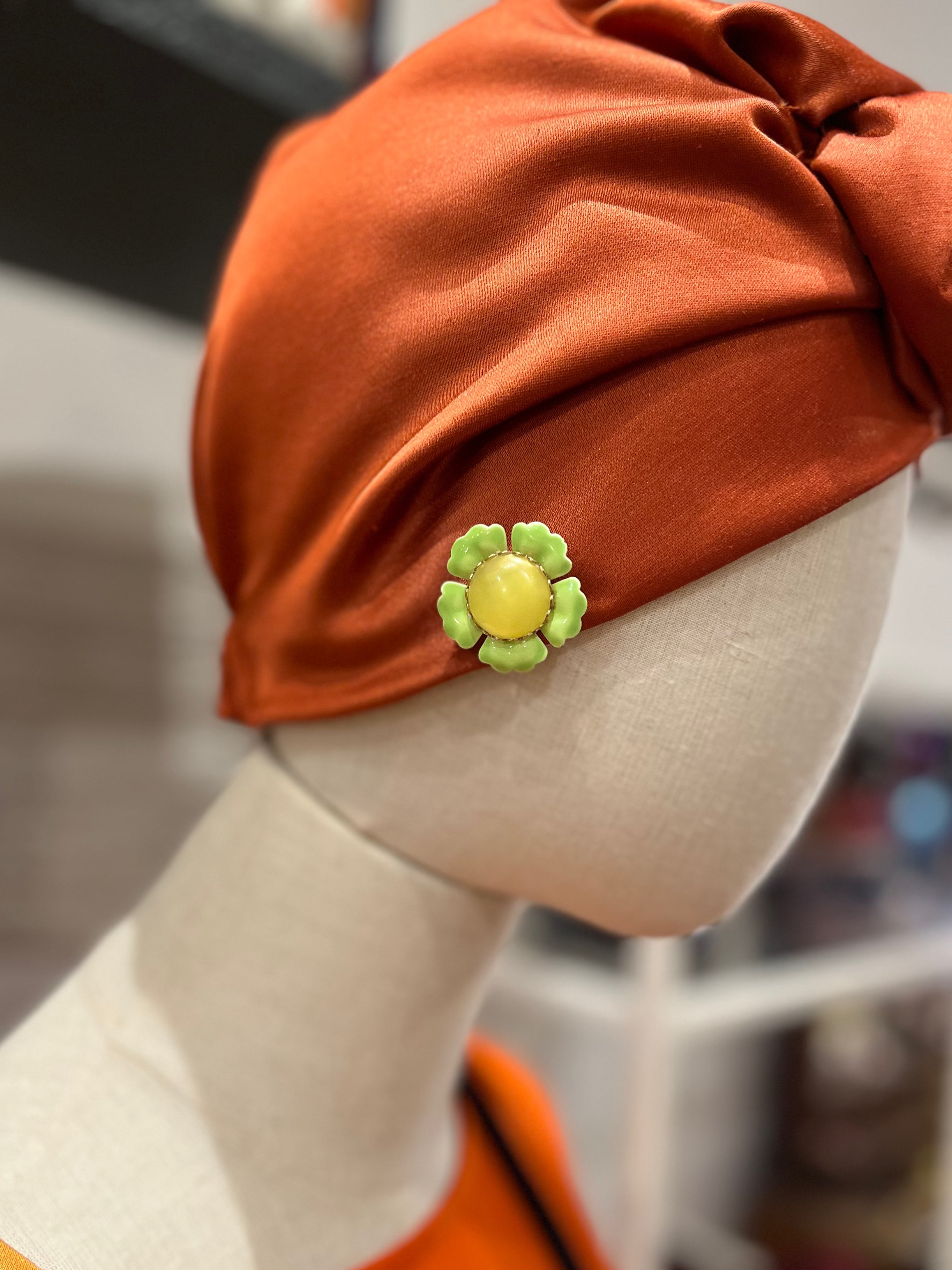 Orecchino vintage a fiore
