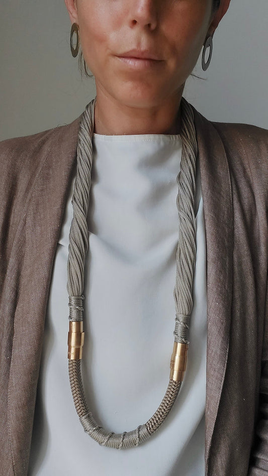 Collana T104 -M16-grigio o beige
