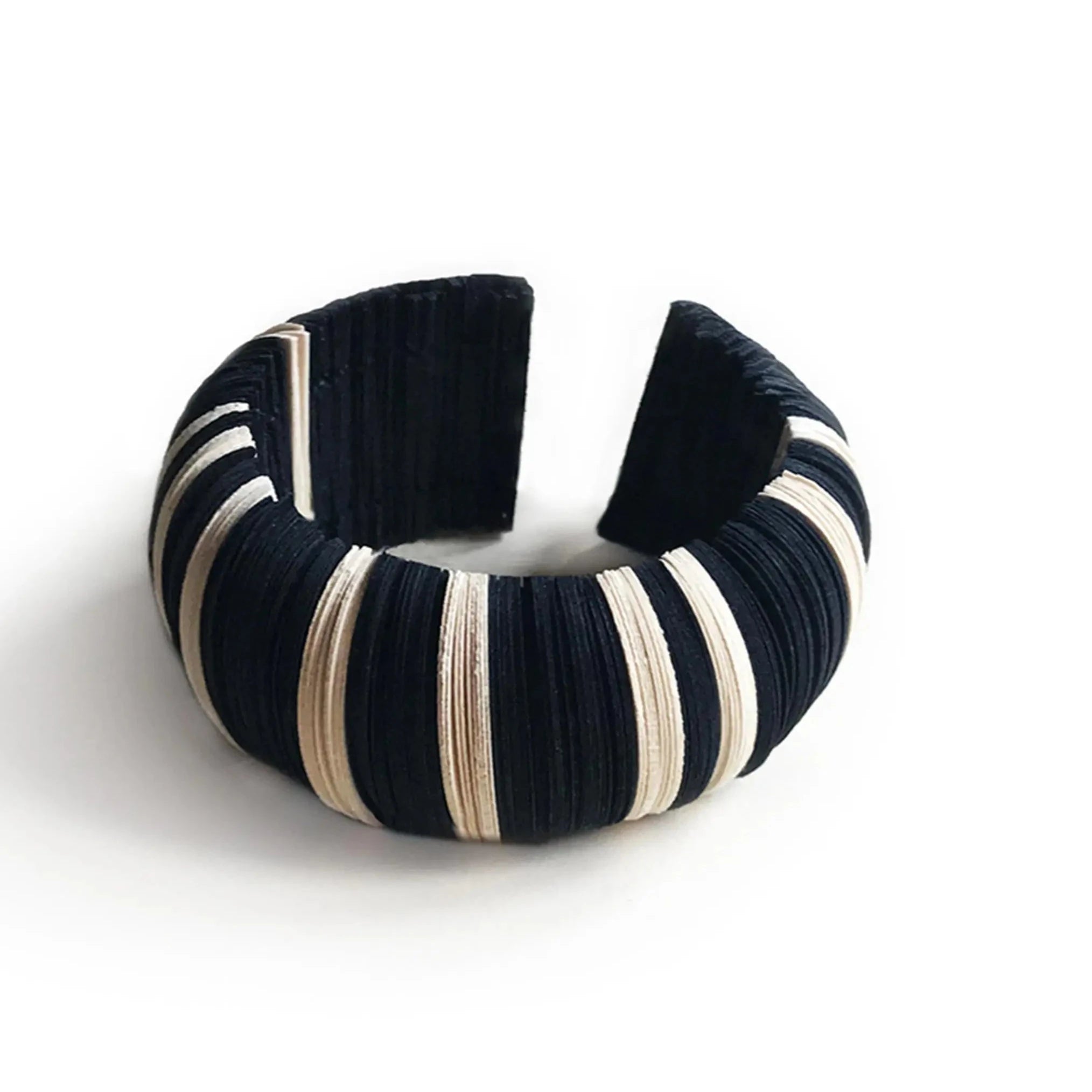 Bracciale a cerchio bianco-nero