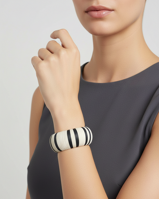 Bracciale a cerchio a righe bianco e nero