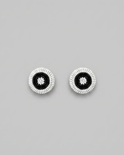 Orecchino vintage bicolore bianco e nero