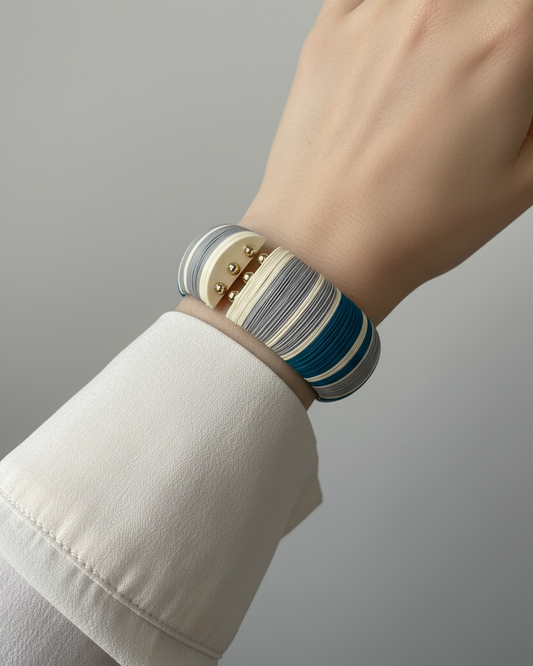 Bracciale a cerchio a righe azzurro e bianco