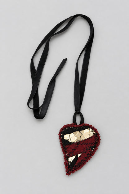 Collana cuore sacro tessuto (laccetto nero)