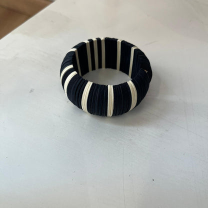 Bracciale a cerchio nero/righe bianche