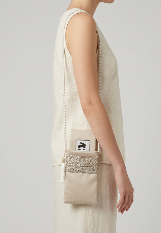 Porta cellulare beige ricamato
