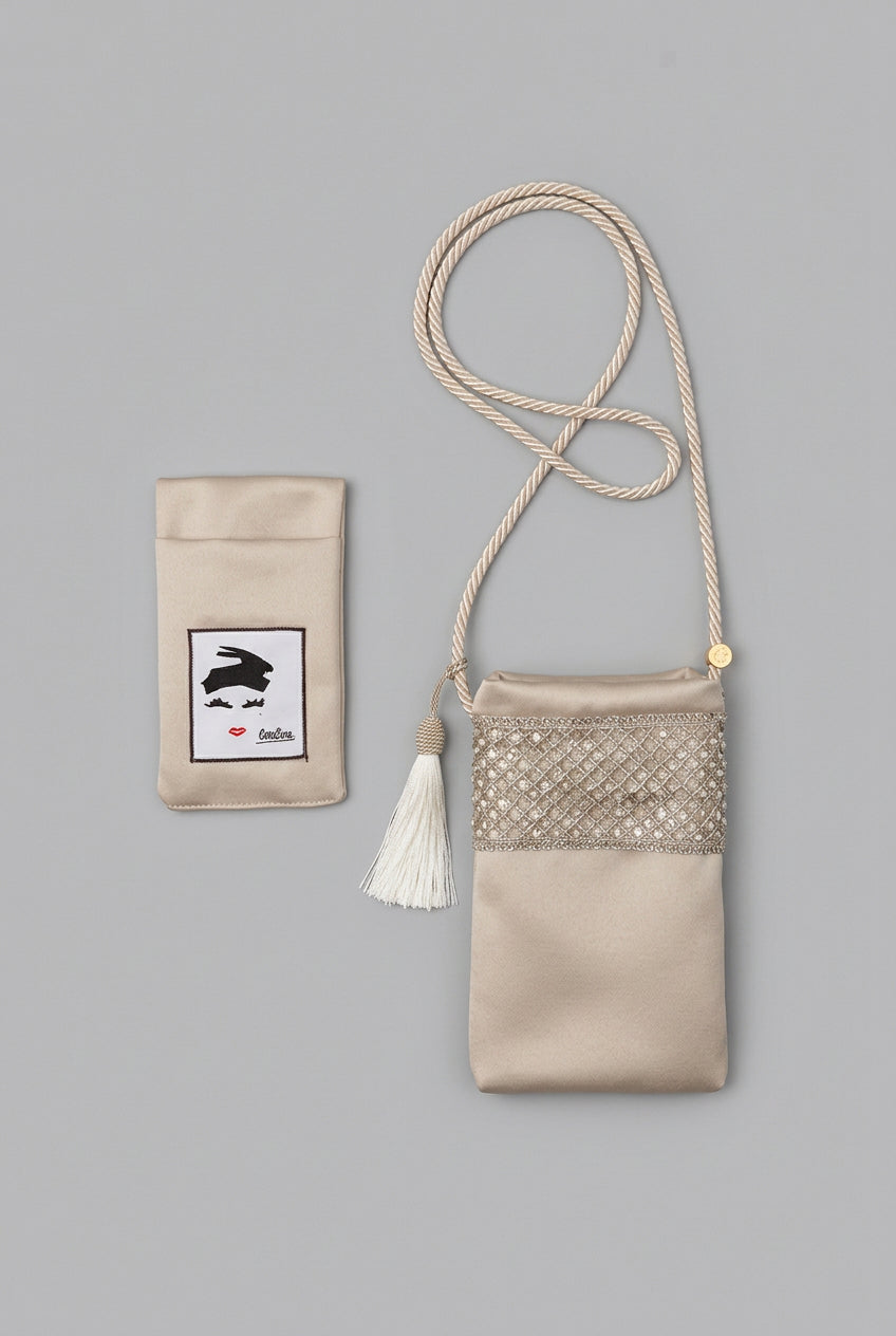 Porta cellulare beige ricamato