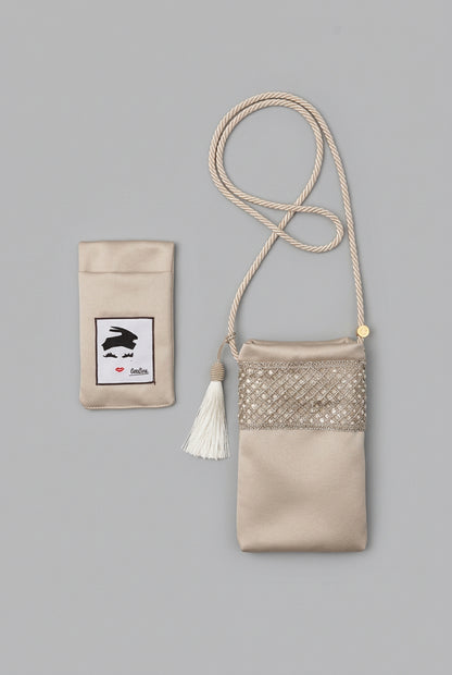 Porta cellulare beige ricamato