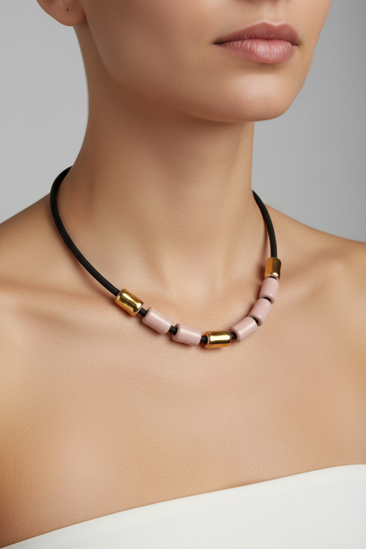Girocollo in ceramica - cilindretti rosa