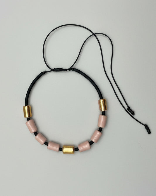 Girocollo in ceramica - cilindretti rosa