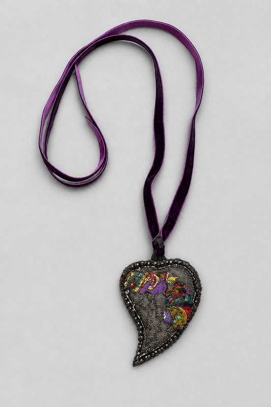 Collana cuore sacro tessuto (laccetto viola