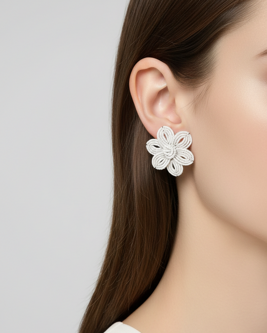Orecchino vintage con fiore con perline