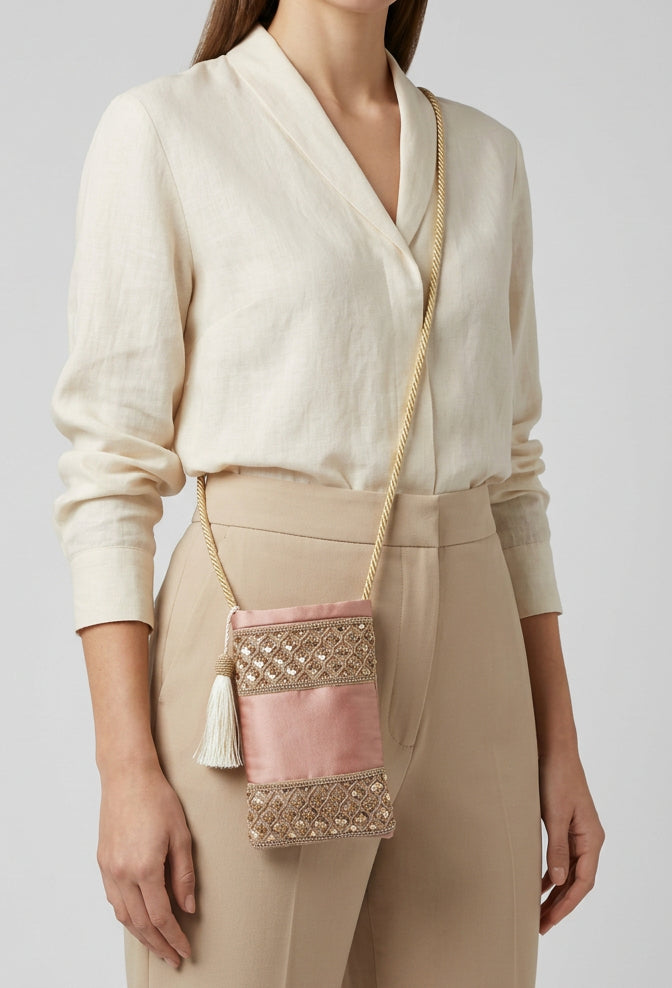 Porta cellulare rosa ricamato