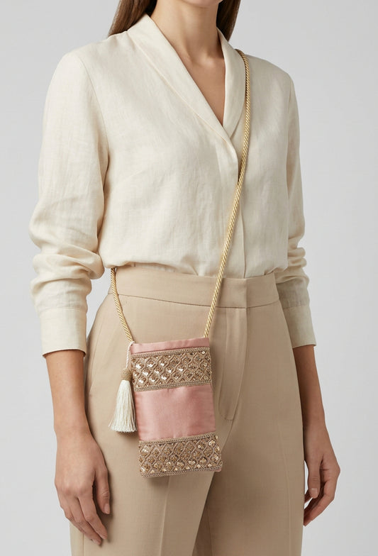 Porta cellulare rosa ricamato