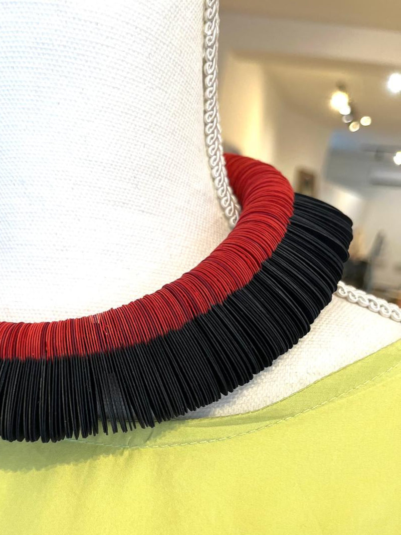 Collana girocollo Rosso e Nero